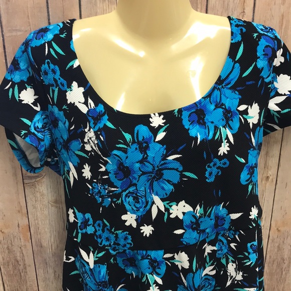 Sold TORRID 1X blue floral skater dress - Picture 3 of 8